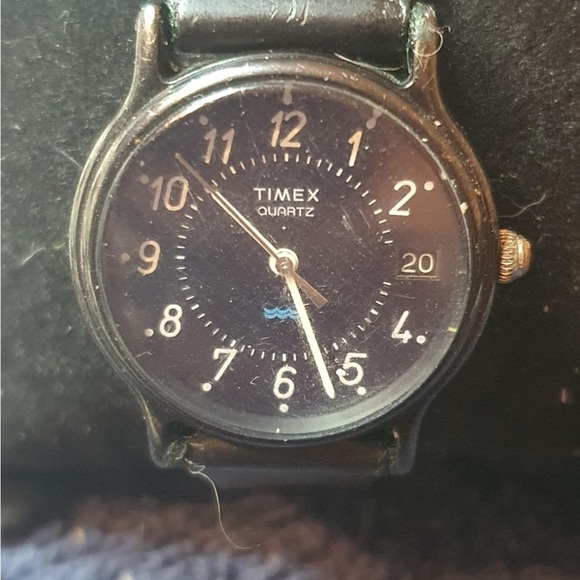 🦋 Vintage Timex Black/White Women's Watch w/Date - Picture 1 of 3